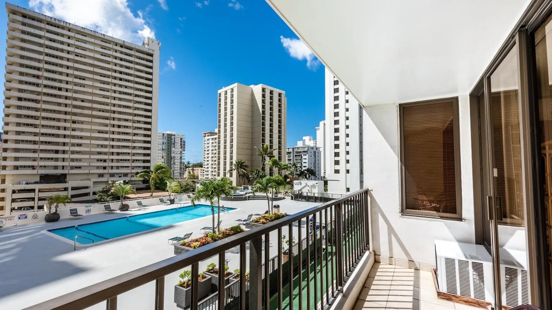 Sunny Waikiki Escape Just Steps To Beach, Views, & Full Kitchen Comfort Honolulu 0*,